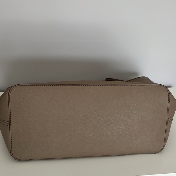 Michael Kors totes - Picture 5 of 8